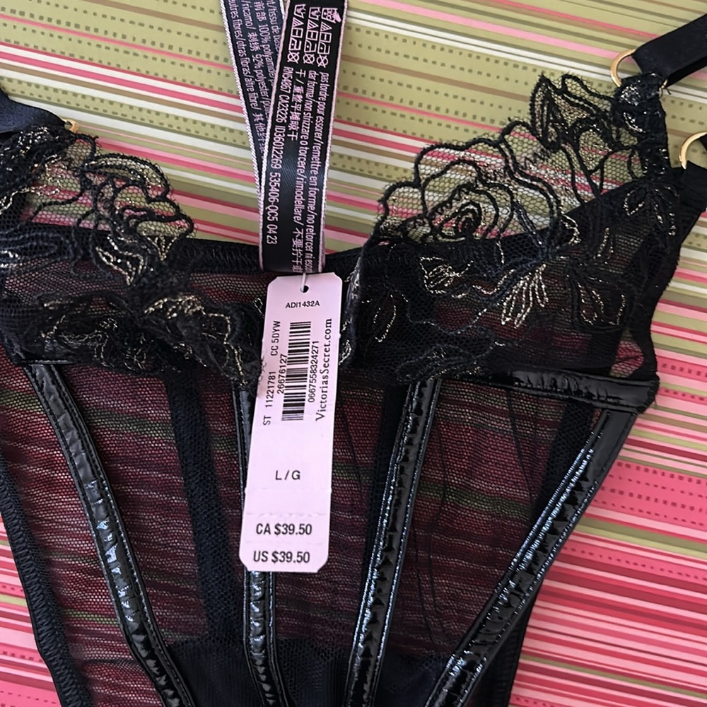 Victoria Secret - Picture 5 of 5